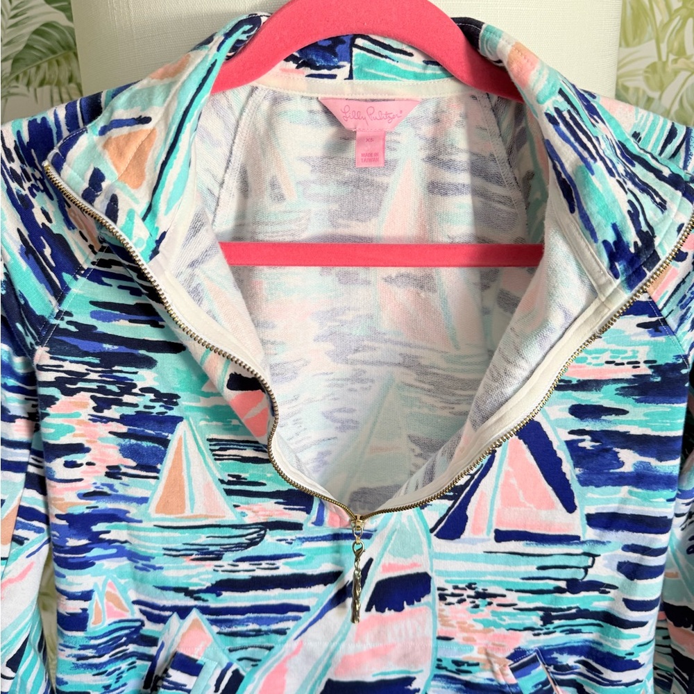 Women’s Lilly Pulitzer Skipper Popover in Pier Pressure. - Picture 4 of 9
